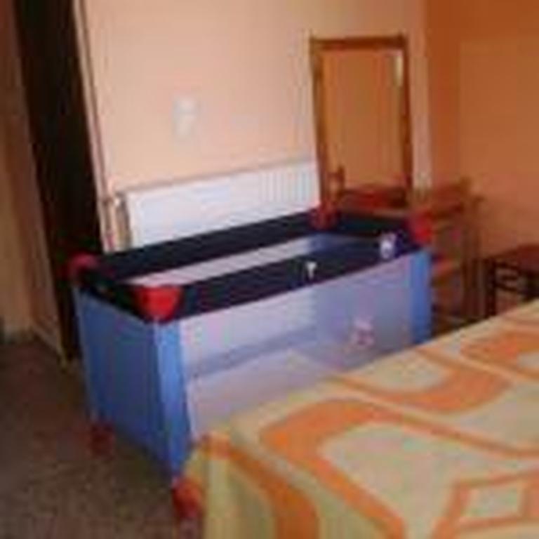 Adonis Aparthotel 2*