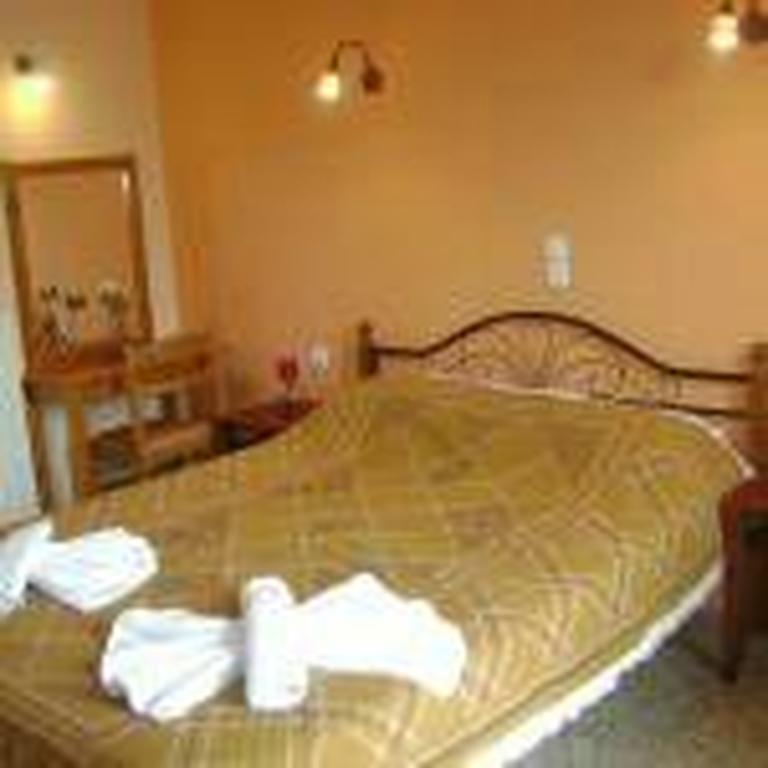 Adonis Aparthotel