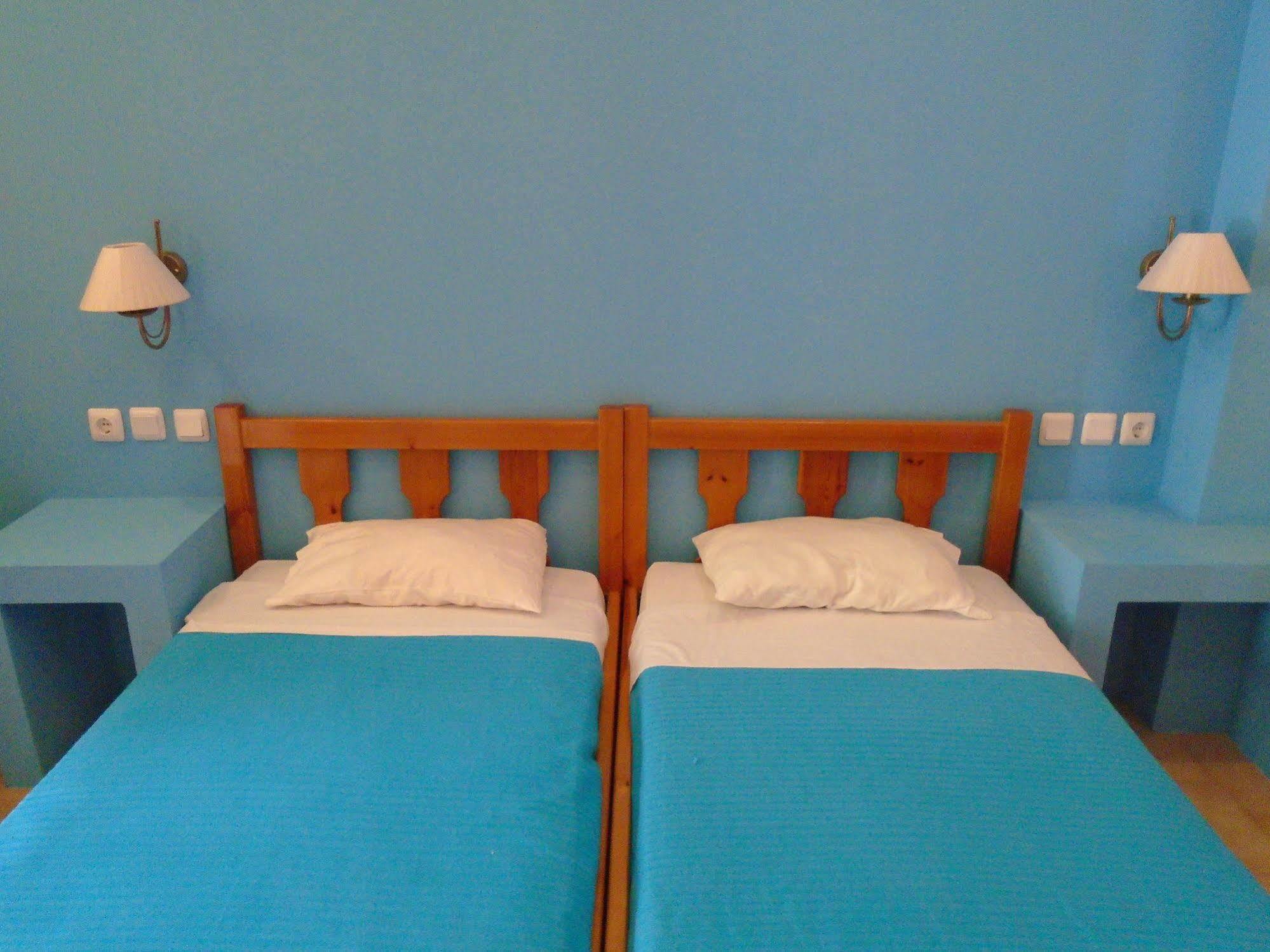 Adonis Aparthotel 2*